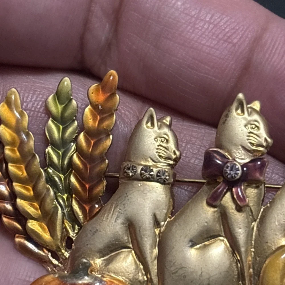 Vintage Kenneth Cole Autumn Brooch Pin Cat Pumpkin Wheat Metal Enamel KC Signed